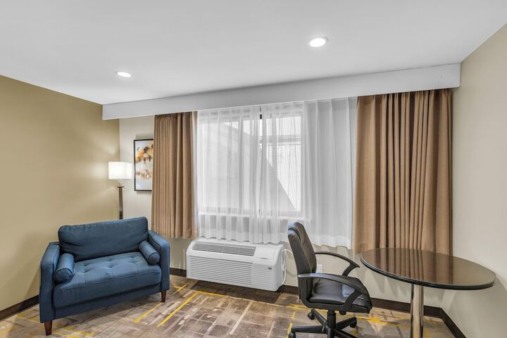 Room 25 of 40