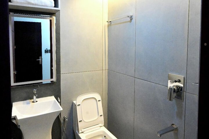 Room 5 of 11