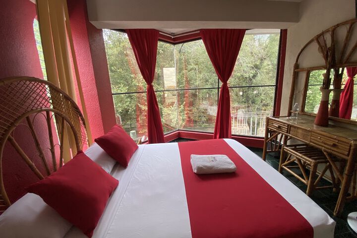Room 9 of 29