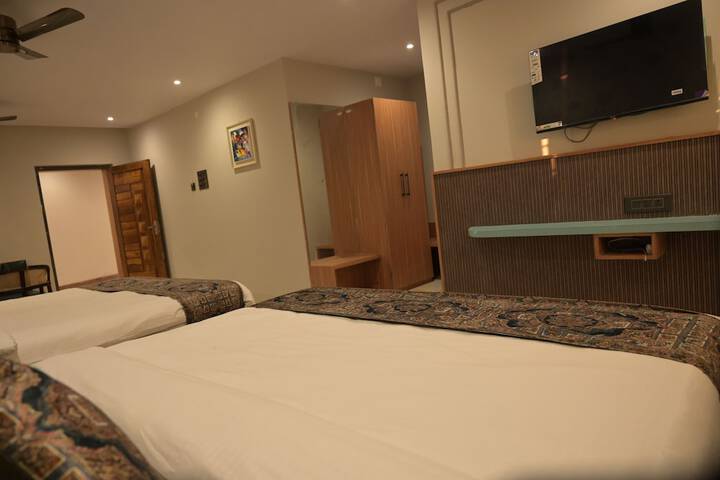 Room 28 of 62