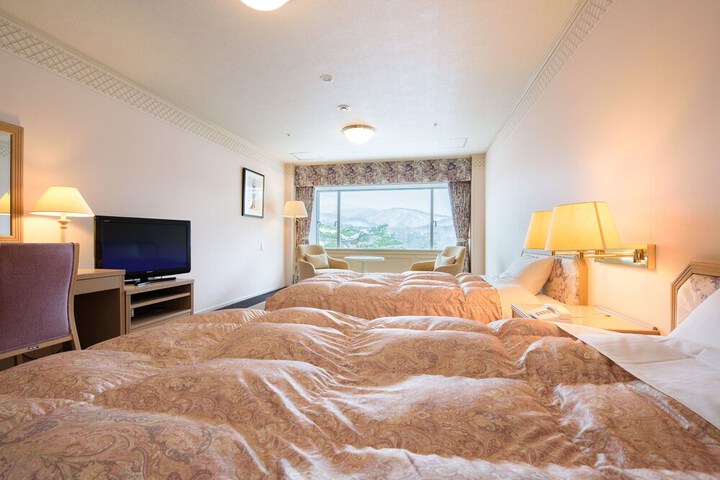 Room 15 of 102