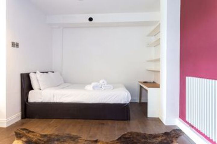 Room 10 of 33