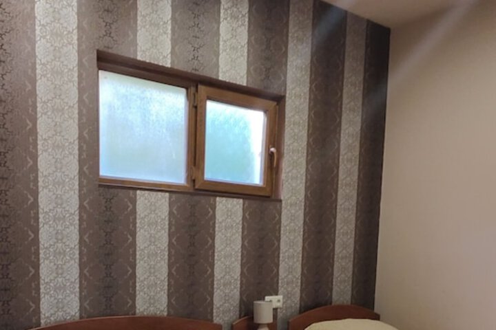 Room 95 of 164