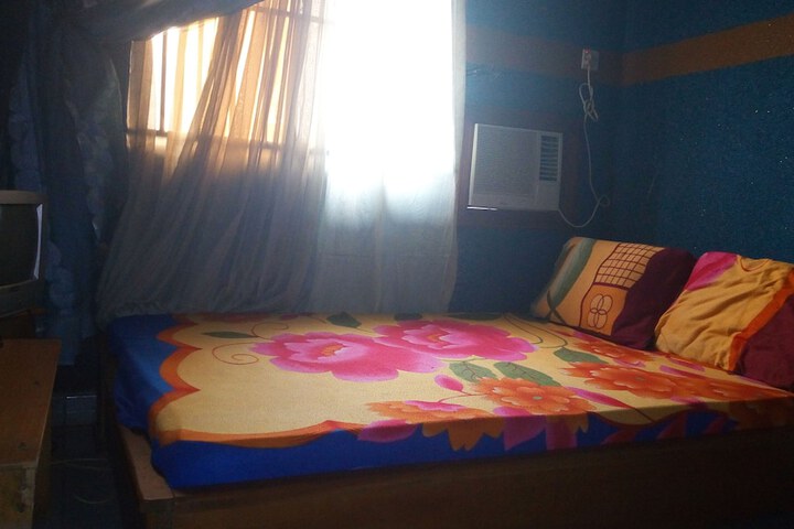 Room 5 of 16