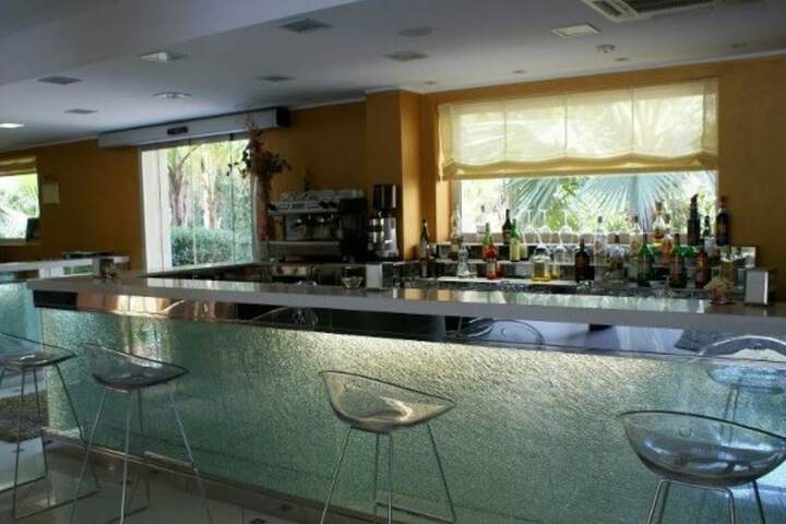 Lounge 11 of 19