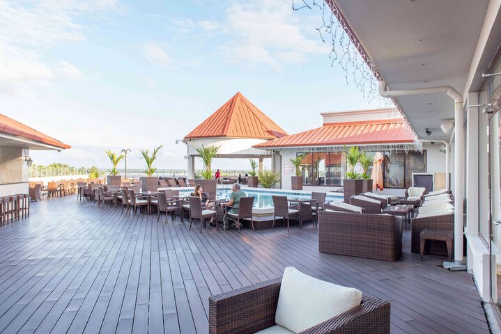 Hotel with Pool
