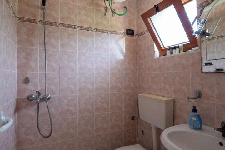 Room 75 of 178