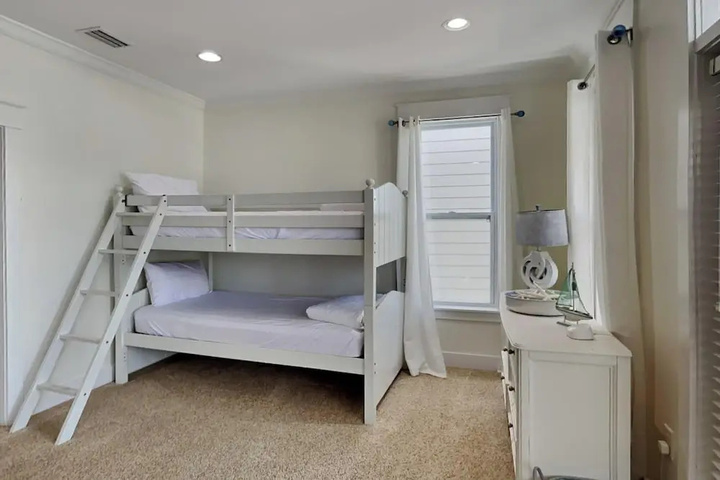 Room 4 of 23