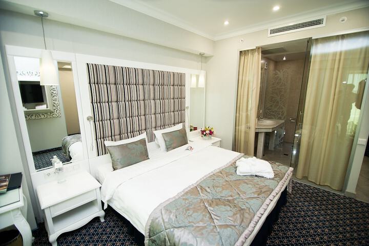 Room 6 of 50