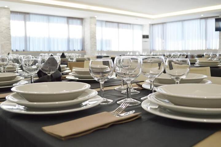 Dining 2 of 11