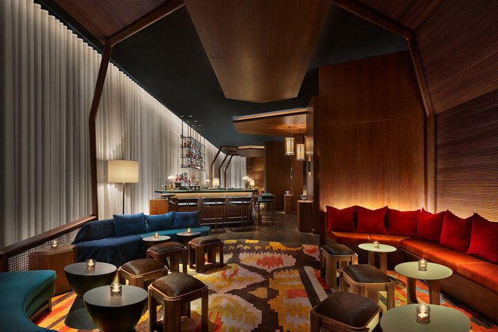 Lounge 72 of 84