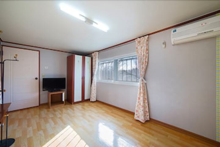 Room 35 of 35
