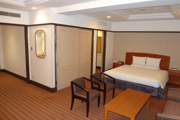 Room 17 of 75