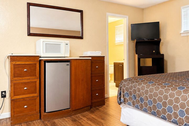 Room 10 of 27