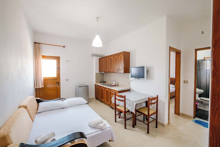 Room 8 of 25