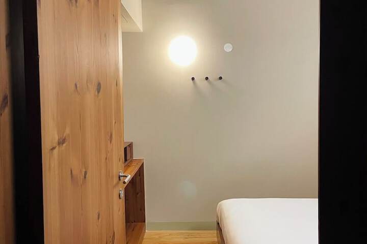 Room 30 of 82