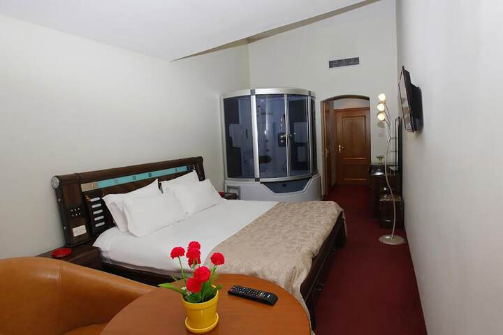 Room 5 of 71