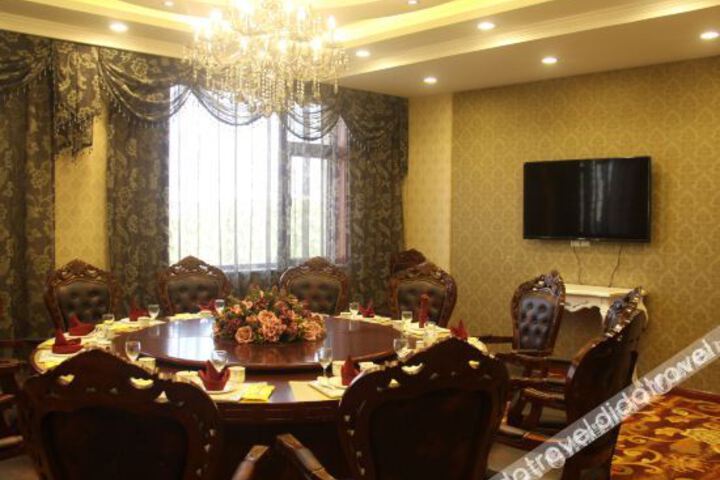 Room 1 of 26