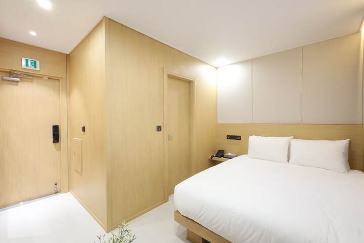 Room 33 of 75