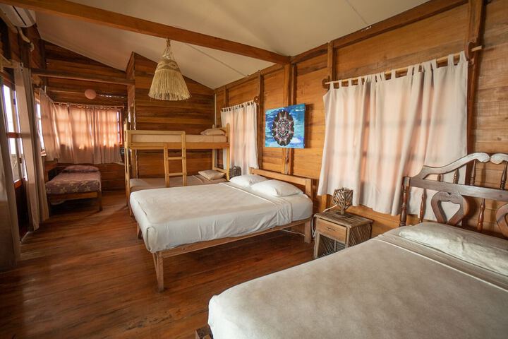 Room 16 of 80