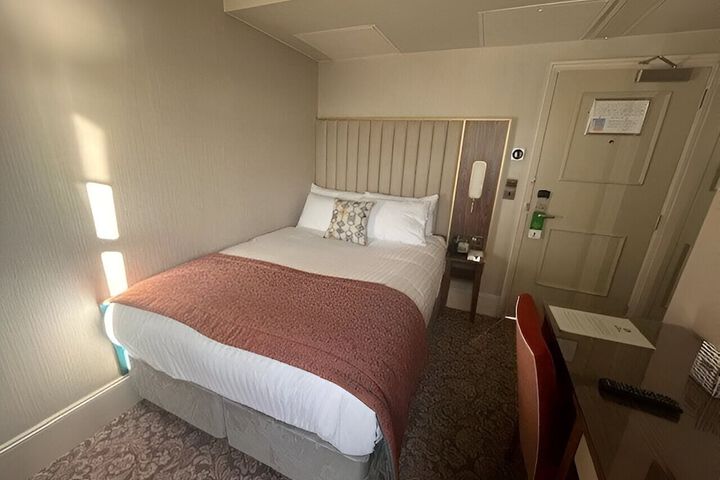 Room 10 of 192