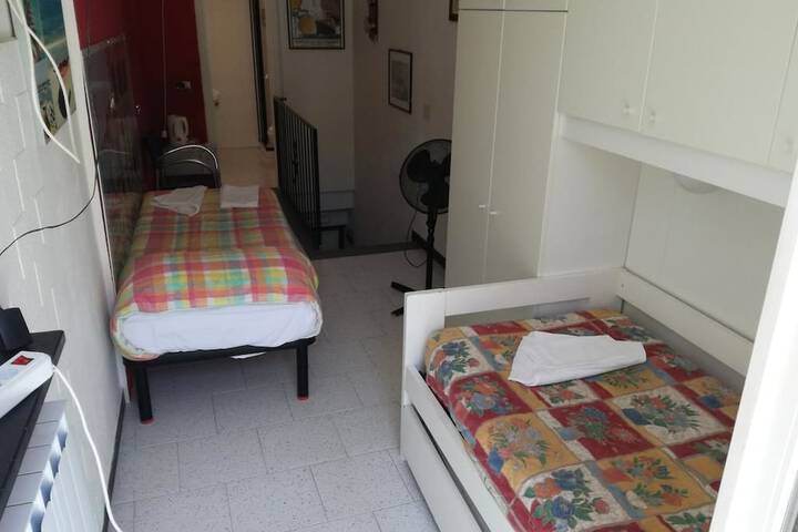 Room 5 of 32