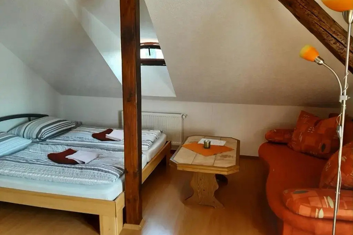 Room 2 of 10