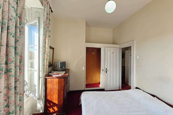 Room 84 of 141