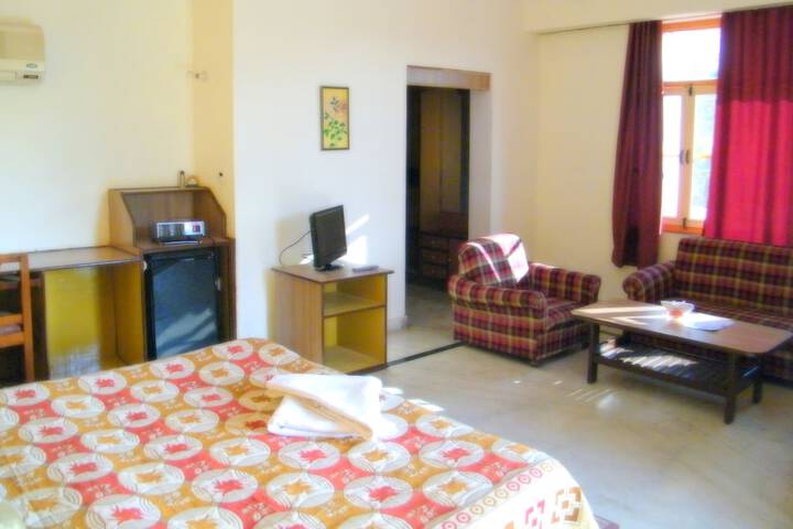 Room 3 of 67