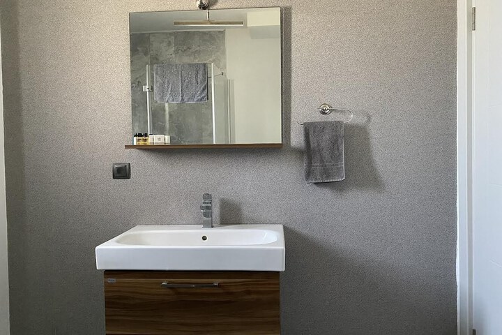 Room 8 of 12