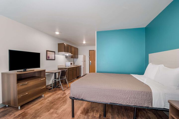 1 Queen Bed (13 of 14)
