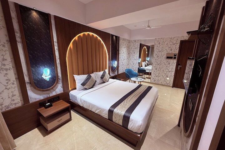 Room 34 of 74