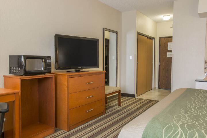 1 King Bed (4 of 22)