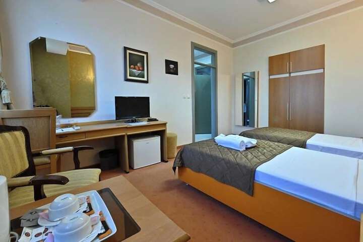 Room 50 of 93