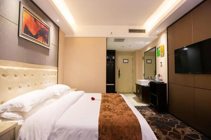 Room 4 of 9