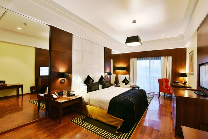 Room 3 of 28
