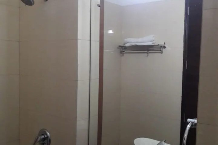 Room 4 of 16