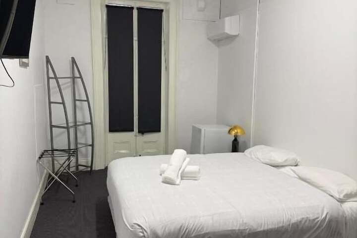 Room 2 of 7