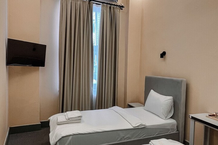 Room 12 of 69