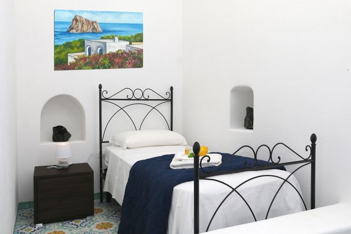 Room 7 of 72