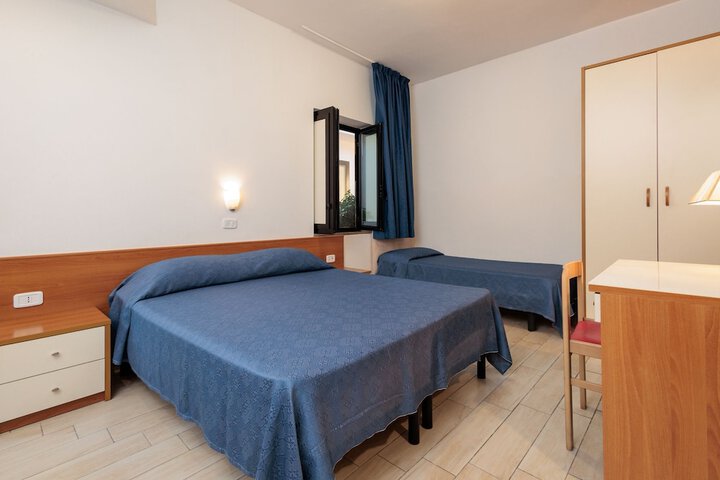 Room 3 of 18