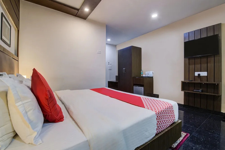 Room 5 of 16