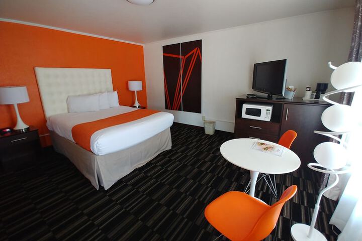 1 Queen Bed (1 of 12)