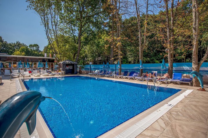 Pool 137 of 318