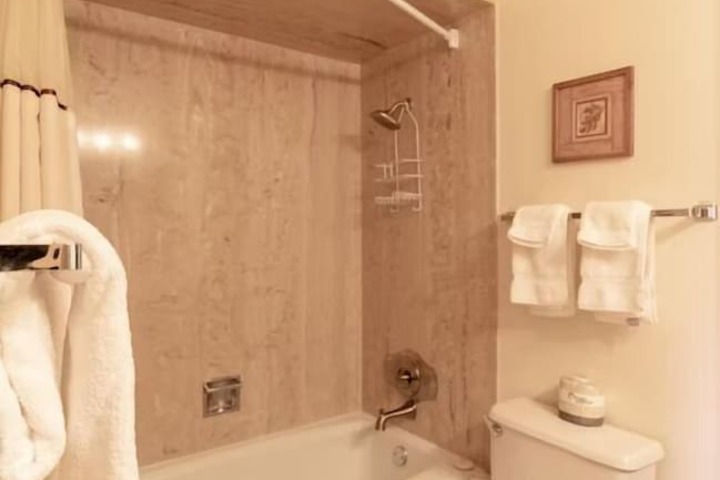 Room 65 of 100