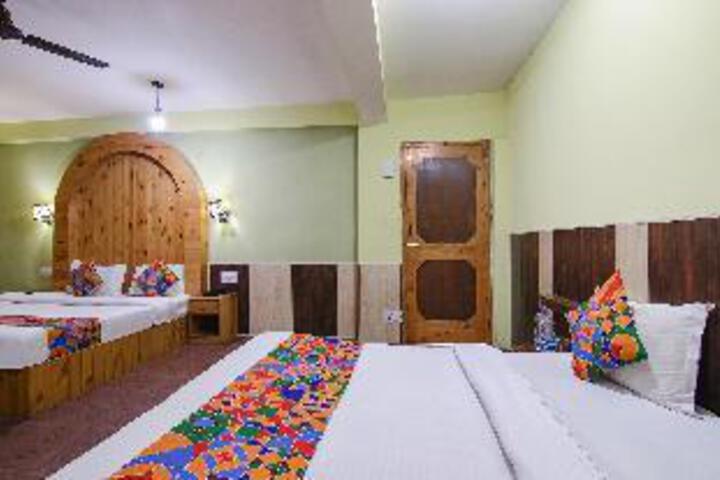 Room 8 of 33