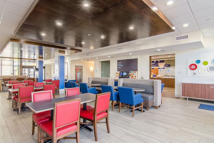 Breakfast/Coffee Service 17 of 22