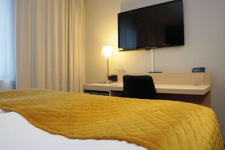 Room 25 of 100
