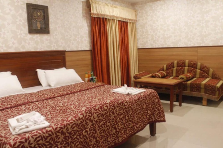 Room 5 of 16