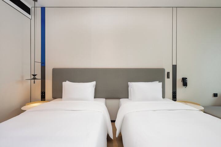 Room 5 of 30